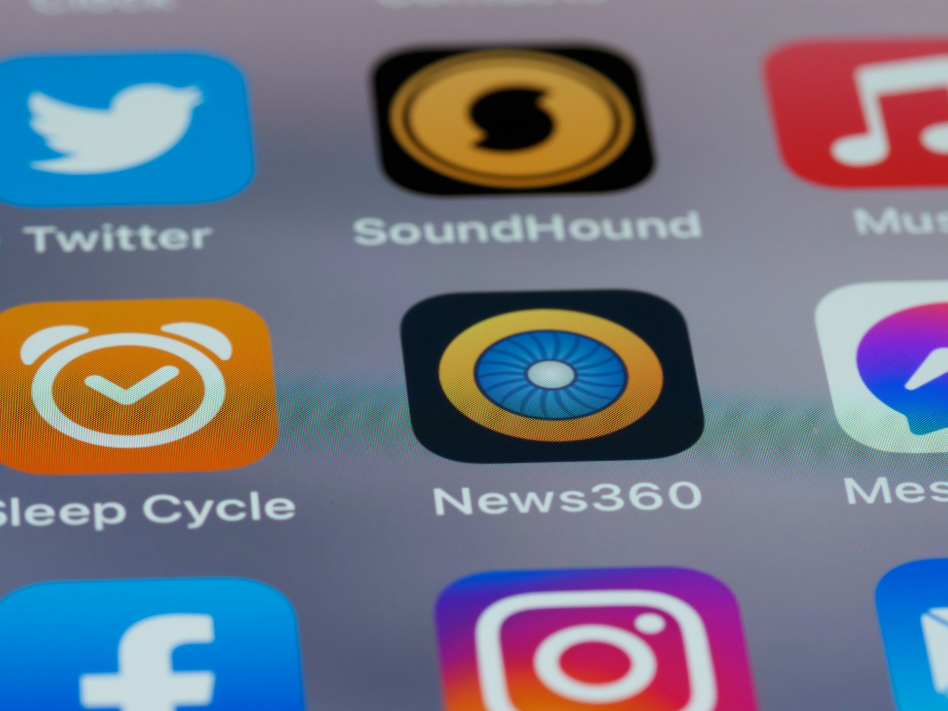 How Social Media Shapes Modern Education: Opportunities, Challenges, and Practical Guidance